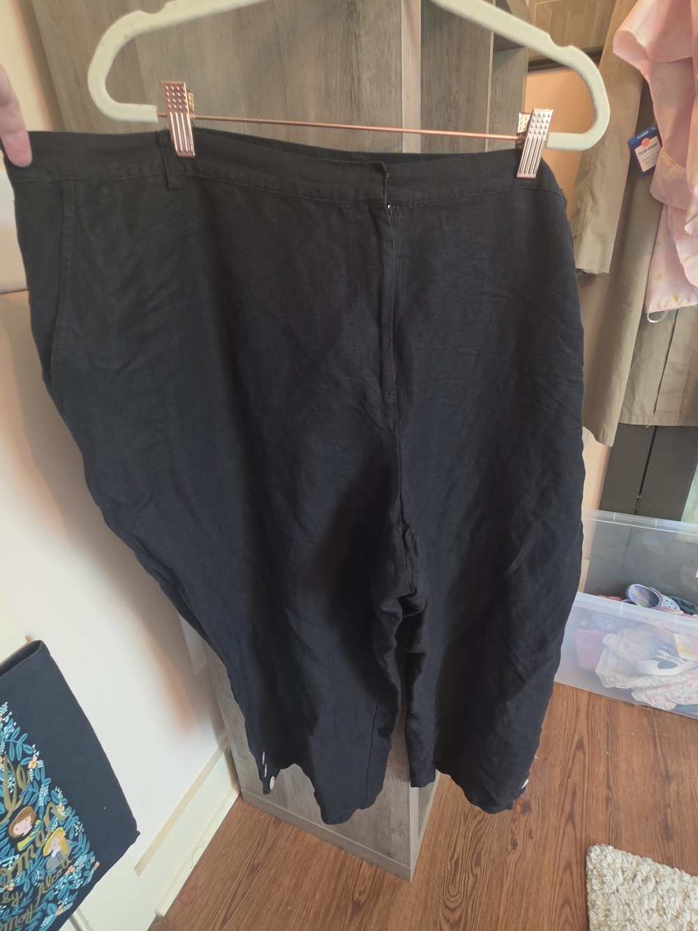 Ruby Rd. Black Capris with Cropped Wide Legs Linen Rayon